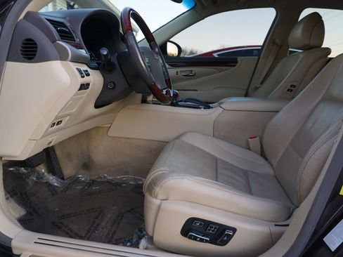 Used 2015 Lexus LS 460 image 28
