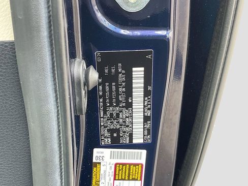 Used 2024 Toyota Sienna Platinum AWD/4WD image 36