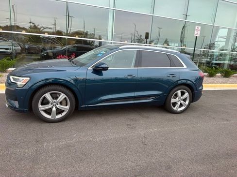 Used 2019 Audi e-tron Premium Plus AWD/4WD image 2