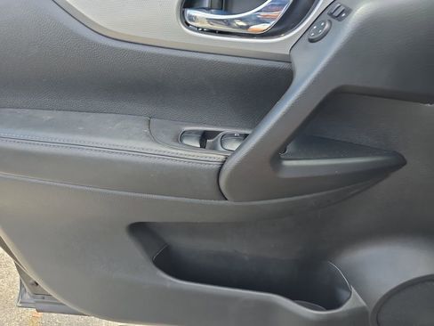 Used 2020 Nissan Rogue Sport SL image 16