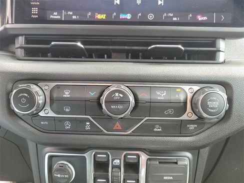 Used 2024 Jeep Wrangler Sport S image 12