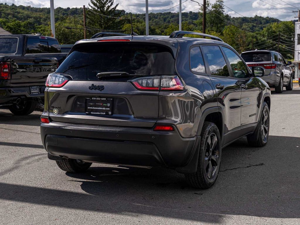 Used 2021 Jeep Cherokee Latitude Plus AWD/4WD image 4