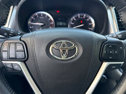 Used 2015 Toyota Highlander Plus FWD image 15