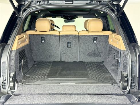 Used 2025 Land Rover Range Rover SE image 24