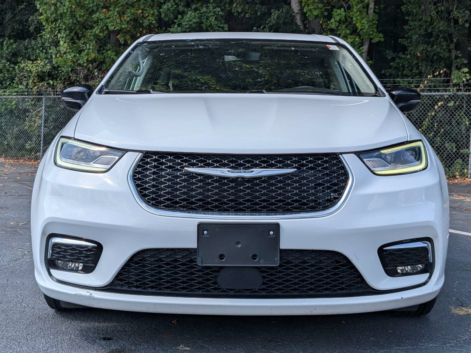 Used 2024 Chrysler Pacifica Touring-L FWD image 8