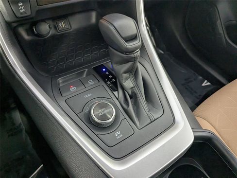 Used 2025 Toyota RAV4 XLE image 20