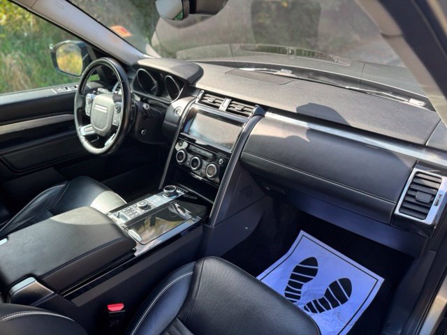 Used 2017 Land Rover Discovery First Edition AWD/4WD image 19