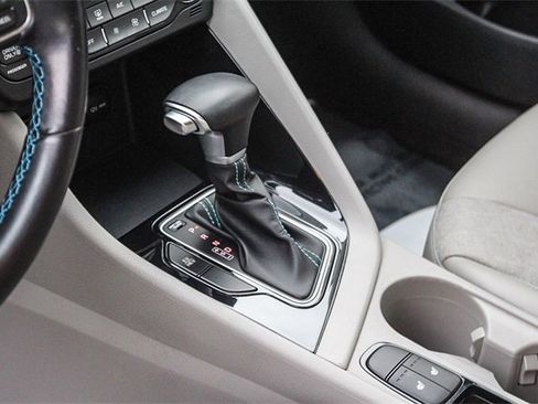 Used 2019 Kia Niro EX image 27