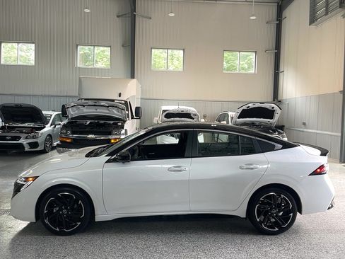 Used 2026 Nissan Sentra SR w/ SR Premium Package FWD image 2