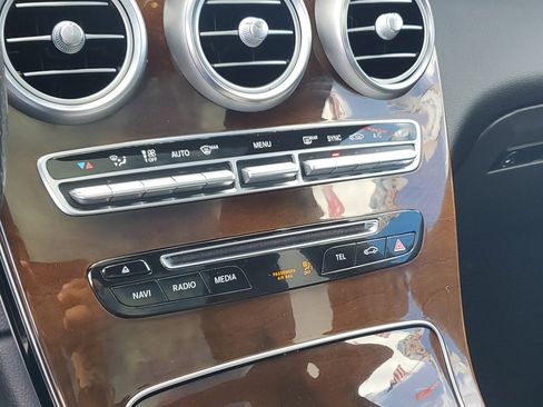 Used 2017 Mercedes-Benz GLC 300 4MATIC image 23