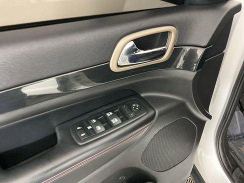 Used 2017 Jeep Grand Cherokee Laredo image 13