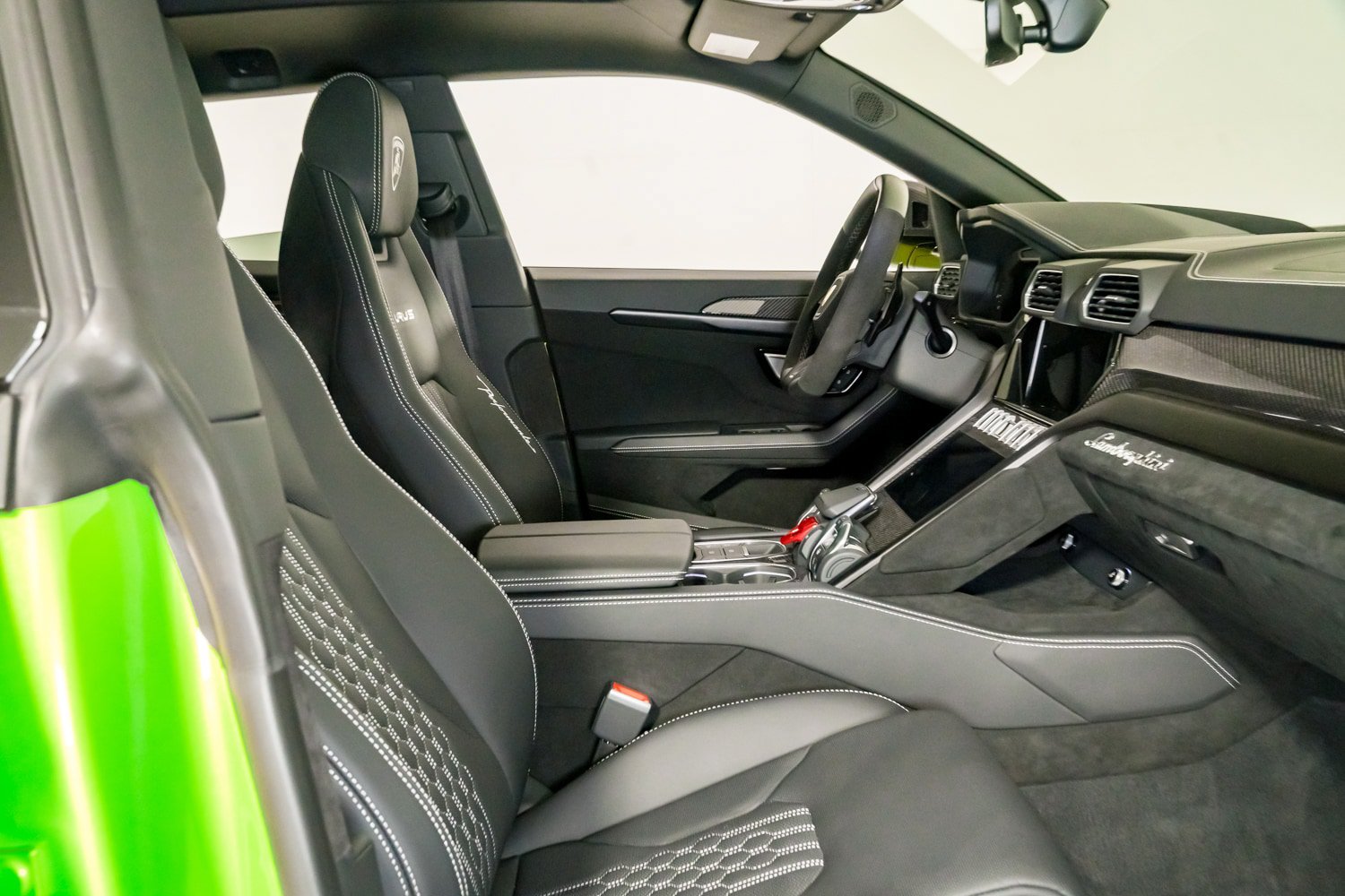 Used 2024 Lamborghini Urus Performante AWD/4WD image 28