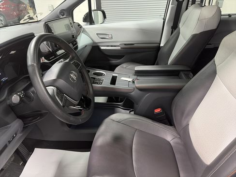 Used 2023 Toyota Sienna XSE w/ XSE Plus Package image 14