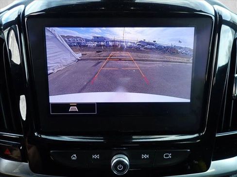 Used 2023 Chevrolet Traverse LT AWD/4WD image 19
