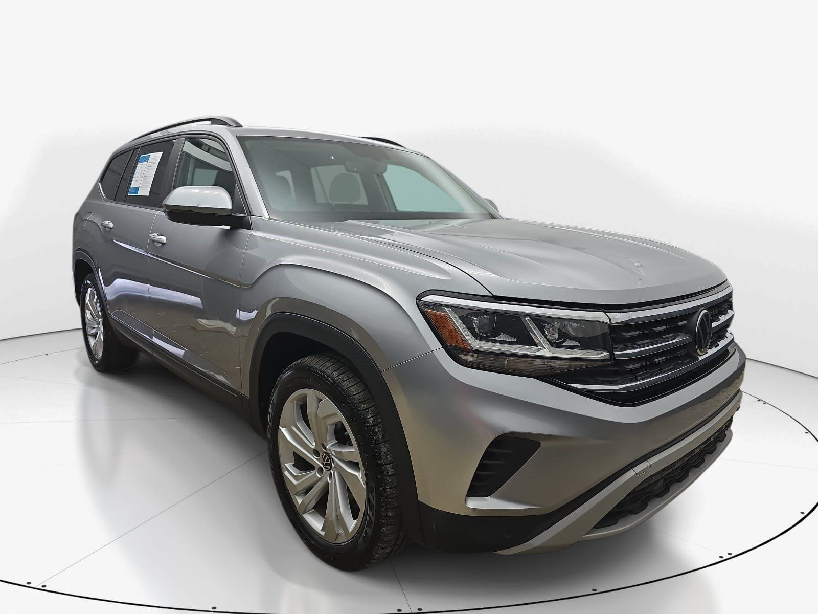 Used 2023 Volkswagen Atlas SE w/ Panoramic Sunroof Package FWD image 2