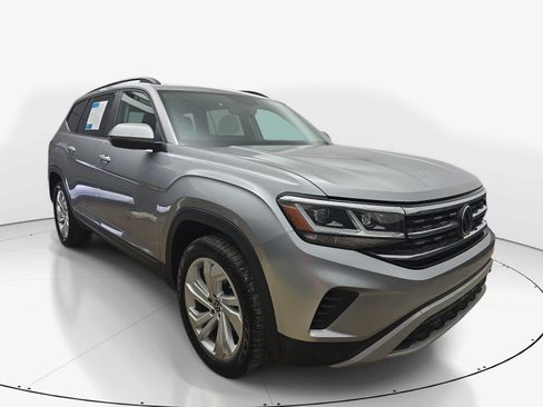 Used 2023 Volkswagen Atlas SE w/ Panoramic Sunroof Package FWD image 2