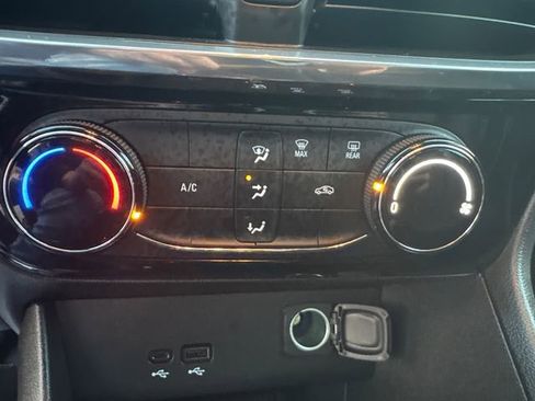 Used 2024 Buick Encore GX Sport Touring image 33