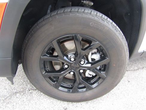 Used 2024 Jeep Grand Cherokee L Laredo image 31