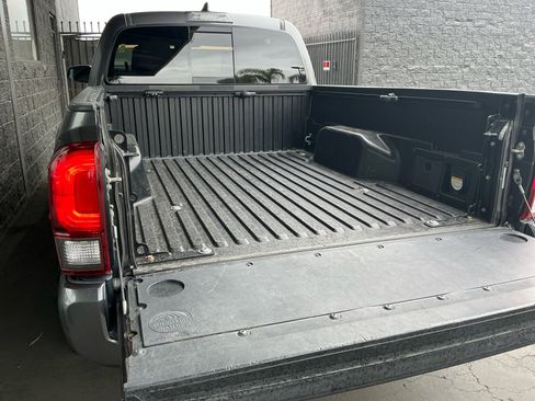 Used 2018 Toyota Tacoma TRD Sport AWD/4WD image 21