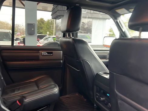 Used 2015 Ford Expedition EL Platinum image 24