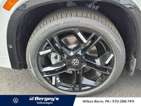 New 2026 Volkswagen Tiguan SE R-Line AWD/4WD image 10