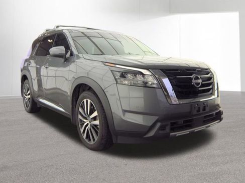 Used 2023 Nissan Pathfinder Platinum AWD/4WD image 6