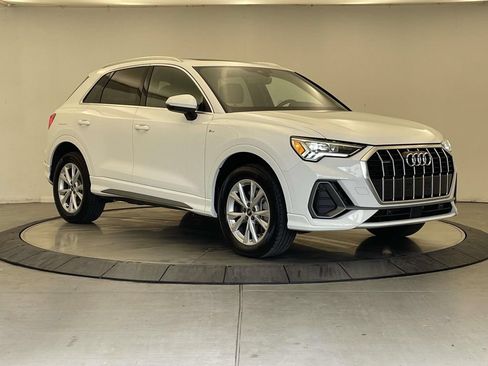 Certified 2025 Audi Q3 2.0T Premium w/ Convenience Package AWD/4WD image 9
