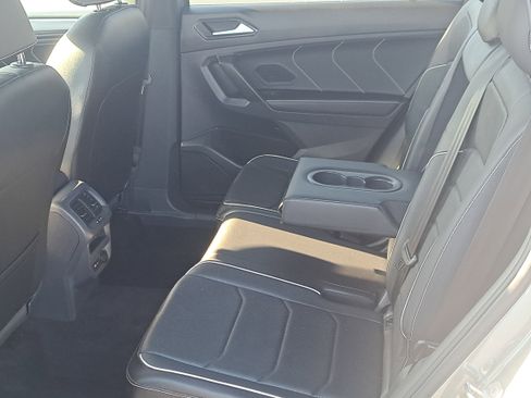 Used 2022 Volkswagen Tiguan SEL R-Line image 12