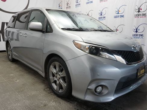 Used 2014 Toyota Sienna SE FWD image 24