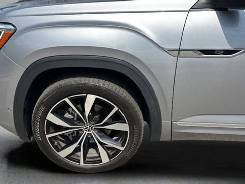 Used 2024 Volkswagen Atlas SEL Premium R-Line image 32