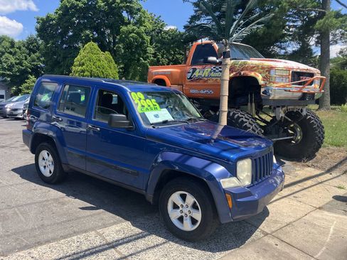 Used 2009 Jeep Liberty Sport AWD/4WD image 2