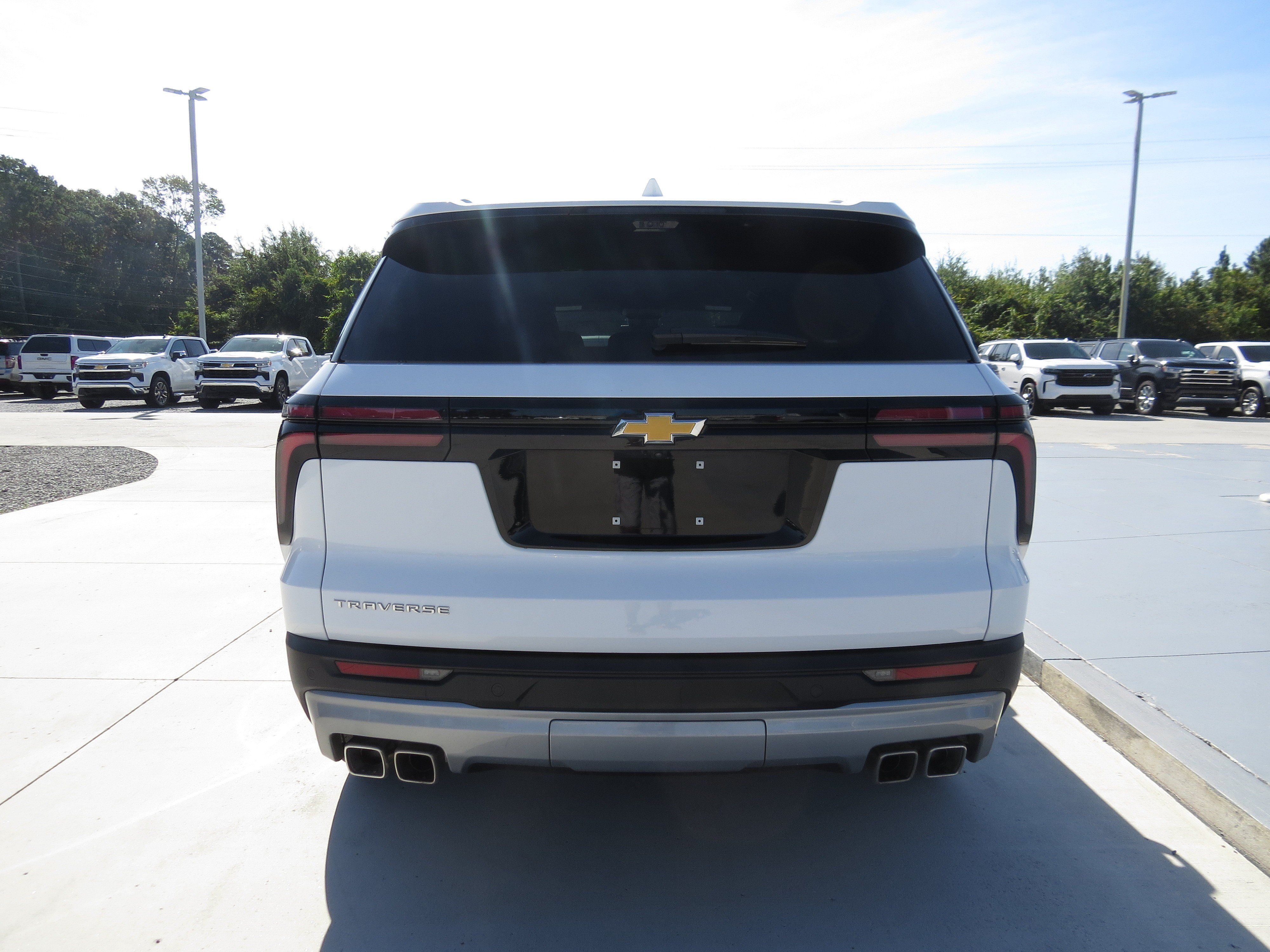 Used 2026 Chevrolet Traverse LT w/ Driver Confidence Package FWD image 23