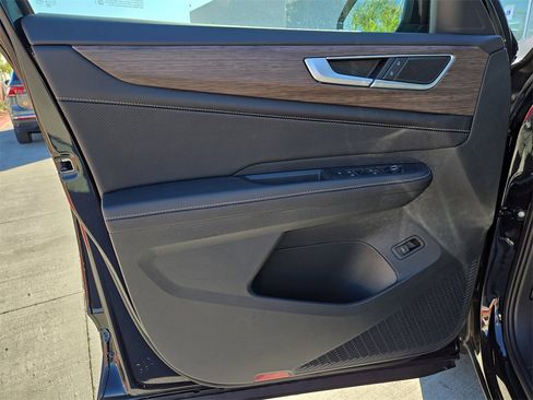 Used 2025 Volkswagen Atlas SEL image 18