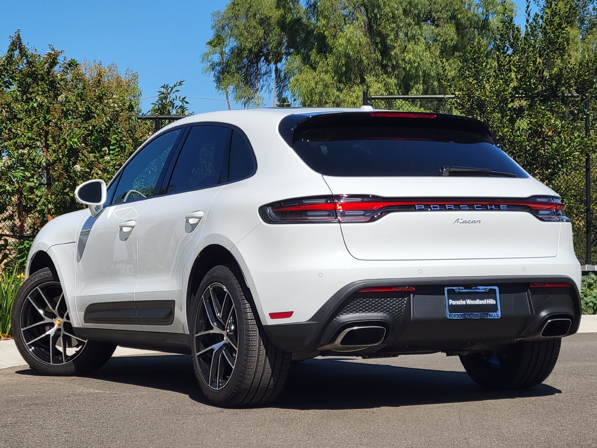 Used 2026 Porsche Macan AWD/4WD image 3