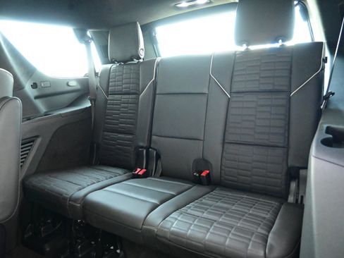 Used 2025 Cadillac Escalade Sport Platinum image 17