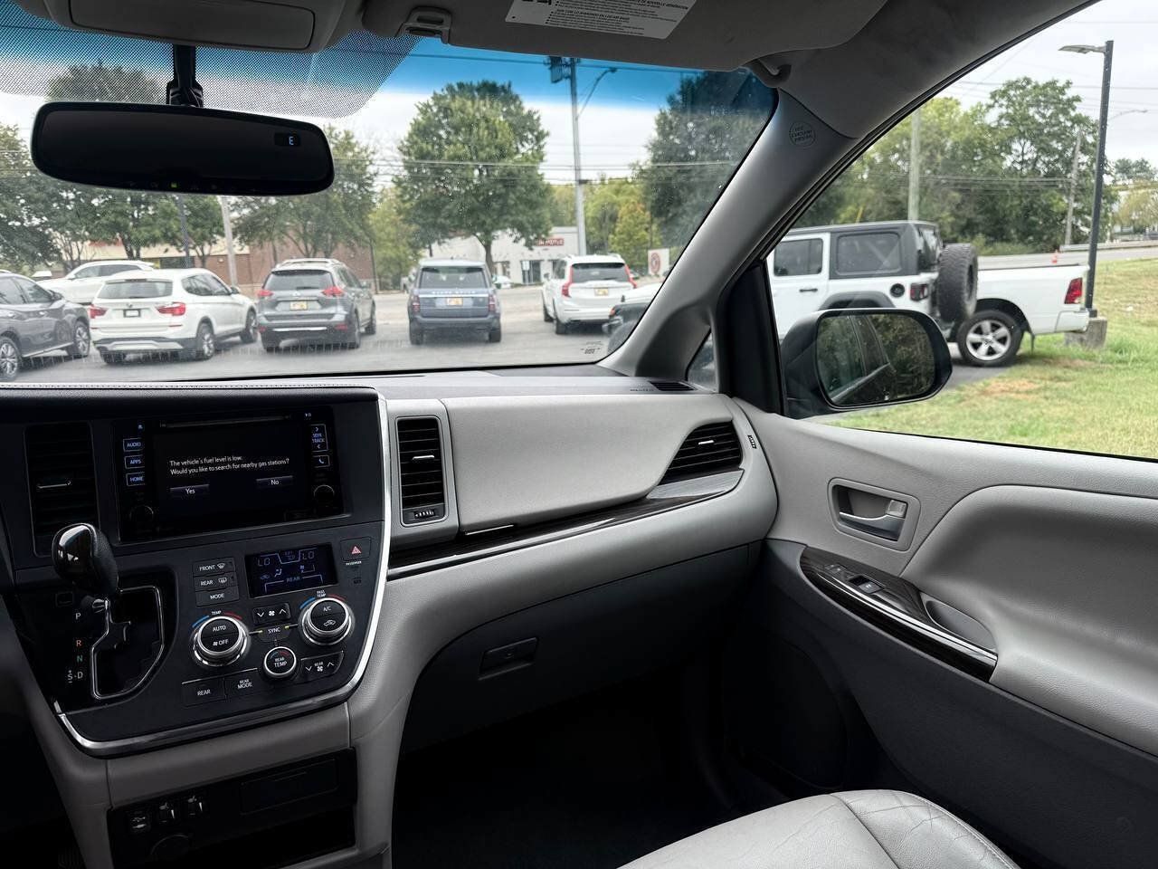 Used 2015 Toyota Sienna XLE w/ XLE Navigation Package FWD image 15