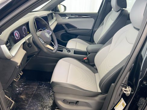 New 2026 Volkswagen Tiguan SE R-Line image 5