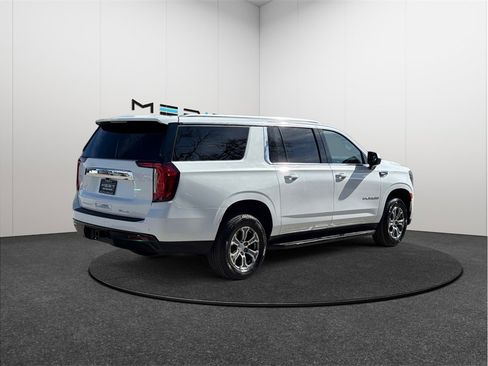 Used 2022 GMC Yukon XL SLE image 9