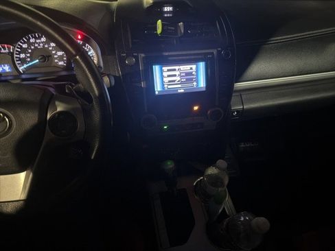 Used 2012 Toyota Camry SE image 16