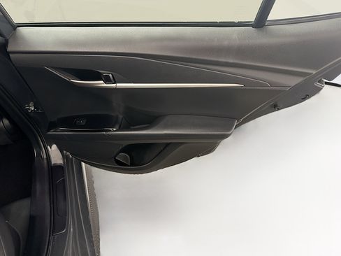 Used 2025 Toyota Camry SE image 30