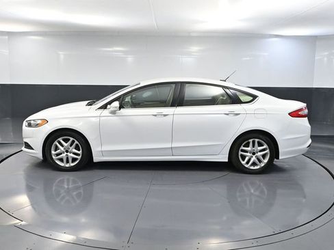Used 2016 Ford Fusion SE FWD image 9