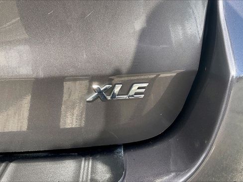Used 2013 Toyota Sienna XLE w/ Premium Pkg FWD image 9