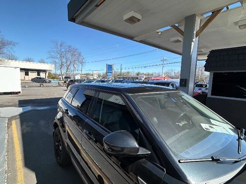 Used 2018 Land Rover Range Rover Evoque SE Sport Utility 4D image 18