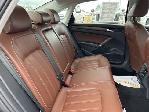 Certified 2020 Volkswagen Passat 2.0T SEL image 37