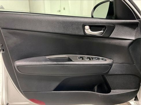 Used 2020 Kia Optima SE image 21