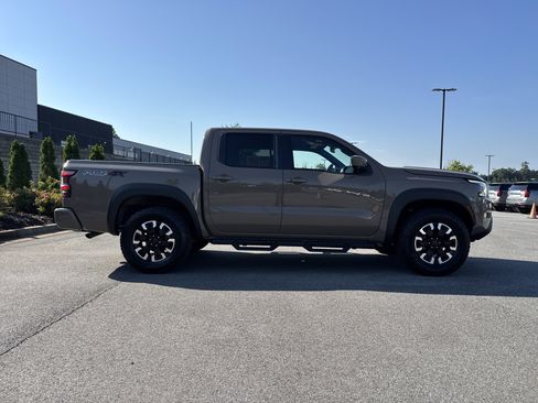 Used 2022 Nissan Frontier PRO-4X AWD/4WD image 11