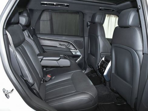 Used 2025 Land Rover Range Rover SE image 63