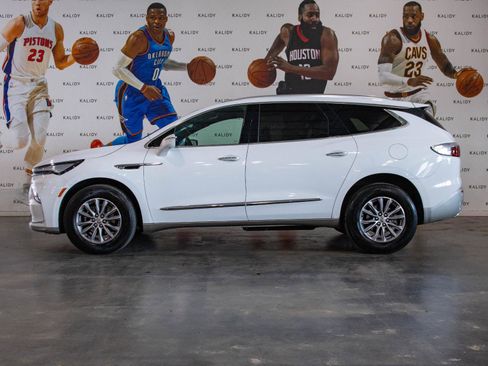 Used 2024 Buick Enclave Premium image 17