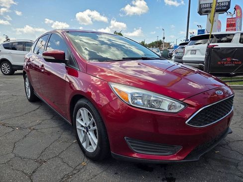 Used 2017 Ford Focus SE FWD image 3