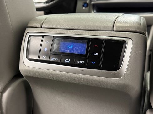 Used 2018 Toyota Highlander XLE image 28